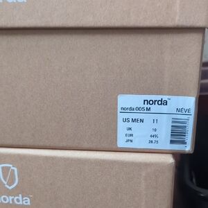Norda Cream Trail Shoes